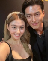 玄彬和邱淑贞女儿沈月品牌活动同台并合照了……