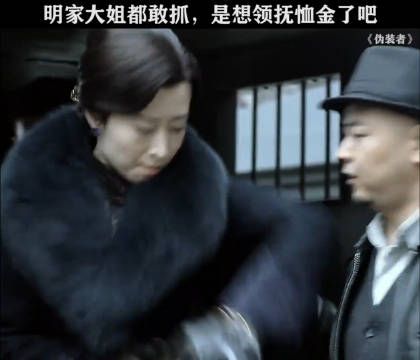 确实还挺硬气,挨了一枪硬是一声没吭
