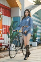 美女子的街拍我太爱了，满屏的大长腿啊谁能不心动呀？