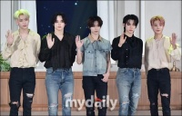 韩国男团TXT美国MTV VMA颁奖礼获奖