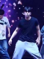 让我想起了初中上课顶帐篷的男老师