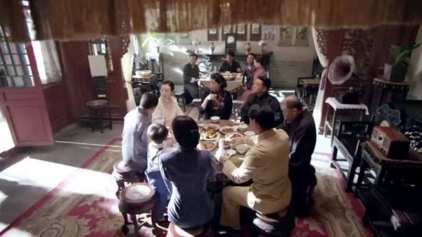 家里跑进来一乞丐，老爷和太太当场泪崩，竟然是死去的儿子