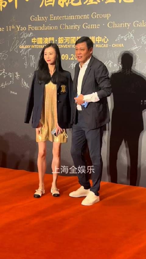 范志毅真是“艳福不浅”，妻子张梦瑾气质优雅……