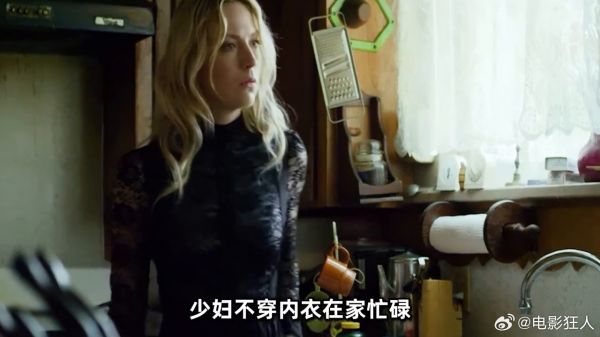 少妇不穿内衣在家忙碌，引来三名劫匪，结局太意外