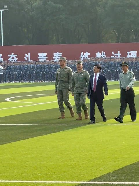 平易近人的强哥,一身正能量!
