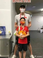 当1米92的汪顺与16岁的管晨辰站在一起……