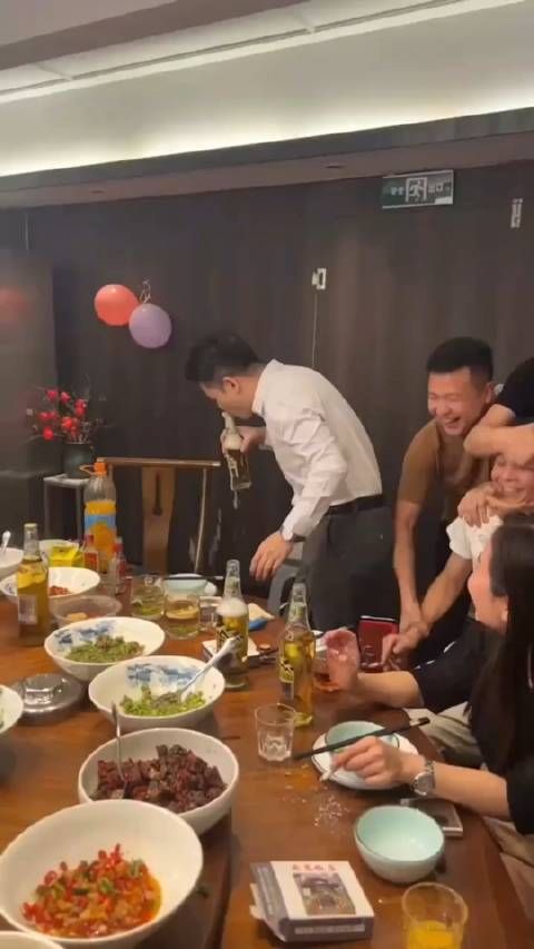 这样聚会谁还敢说喝不下?