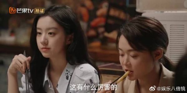 公司聚餐，女员工弯腰捡筷子，却意外发现总裁与秘书秘密