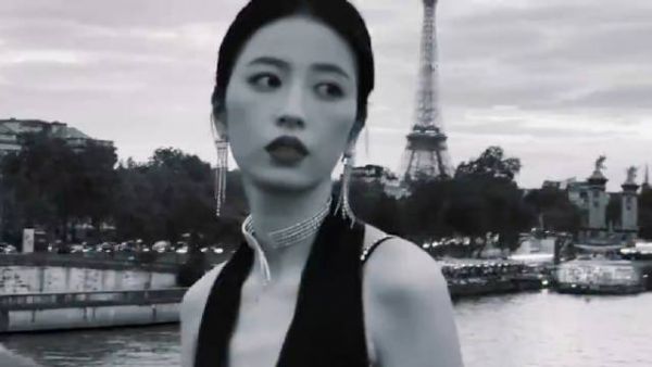  是什么明艳大美人胚子！