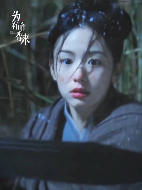 周也越素越美丽,披个麻袋都很美