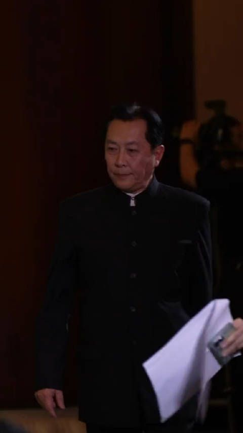 唐国强出席活动，这该死的压迫感！