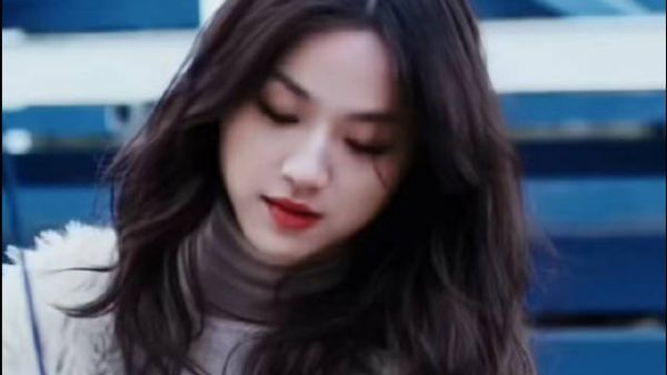 内娱好久没出现这种随性松弛感十足的美女了