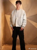 陈牧驰吴楚一亲密旧照曝光，两人关系引猜测