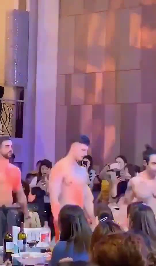 她的老头要是看到了会怎么想？