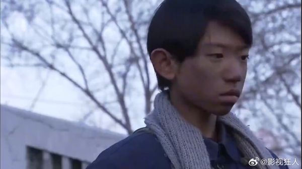 兄弟兄妹三人乞讨,路过的富二代一眼认出,正是失散的兄妹