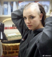 布兰妮透露曾剃光头原因 称其是她的反抗方式