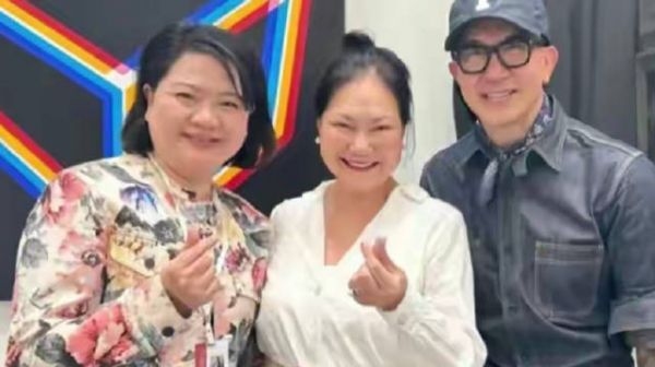 具俊晔画展3瓜！和S妈亲密合照，大S露面，一幅钻石画惹争议！