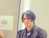 知名歌手在演唱会现场倒下，已确认去世！医生紧急提醒