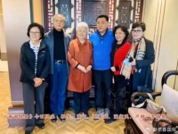 前央视新闻播音员聚会，76岁邢质斌满头白发认不出