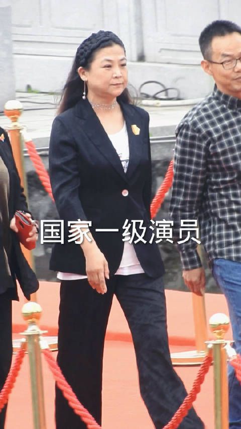 国家一级演员来了，认识吗？
