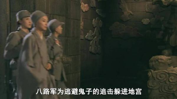 八路被伏击躲进地宫,谁知营长无意点燃的火柴,竟查出了队伍内奸