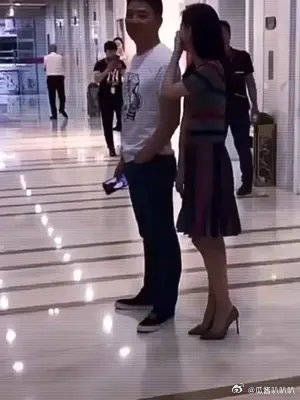 越来越秀恩爱了,刘强东希望女儿永远不知道我有钱