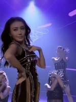 秦岚早年跳舞视频，没想到她居然还是个舞台王者