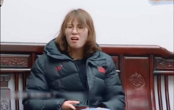 奥运冠军组织家庭聚餐,亲戚却迟到三小时才来,傅园慧当场发飙!