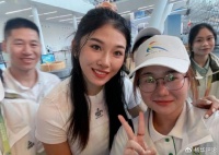 吴艳妮与学青会志愿者合影生图流出，黑粉不客观，她绝对是美人胚子