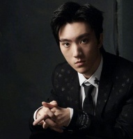 颜值亮眼！张艺谋儿子甄子丹女儿将参加巴黎名媛舞会