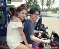 老薛差点躺在这娘们锤下，当然最后肯定是动用了钞能力……