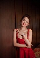 37岁热依扎惊艳亮相，火辣身材迷倒众人！