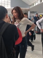 偶遇林志玲姐姐过安检，这身材太高挑了！本人好妩媚