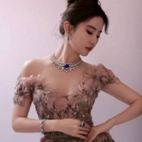 给大家表演一个：珠宝消失术 刘亦菲这张脸也太吸睛了吧！