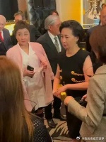 四太梁安琪带领赌王家族出席活动……