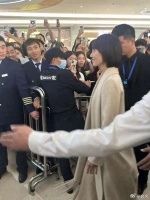 袁泉今天在深圳参加线下活动，现场也太火爆了，果然是国民演员……