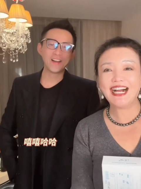 汪小菲染了个奶奶灰,说自己一看咋老成那样了……