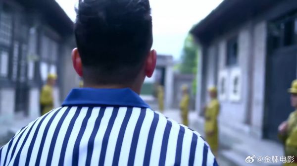 黎明首长被自己人押上刑场,一上车上才发现,车里全是敌军间谍