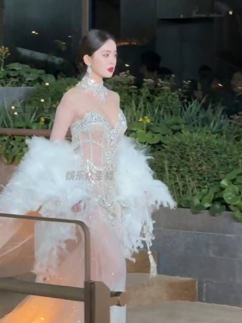 娜扎秒了,娜扎这身材颜值,我直接惊呆了!