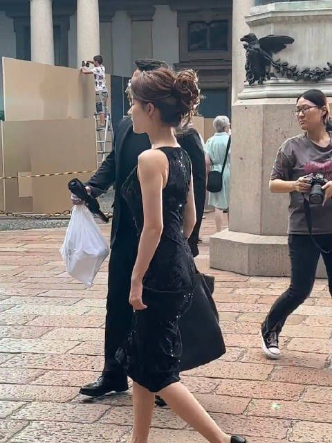 路人拍到的赵露思，这身材比例如何？