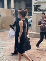 路人拍到的赵露思，这身材比例如何？