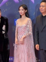 李一桐尖叫之夜红毯直拍