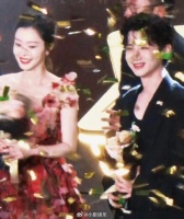 真情侣就是好磕，他俩只是站在那就感觉好好嗑，真的好配！