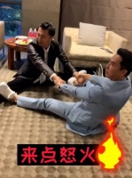 甄子丹和谢霆锋做瑜伽，哈哈哈有真功夫就是不一样