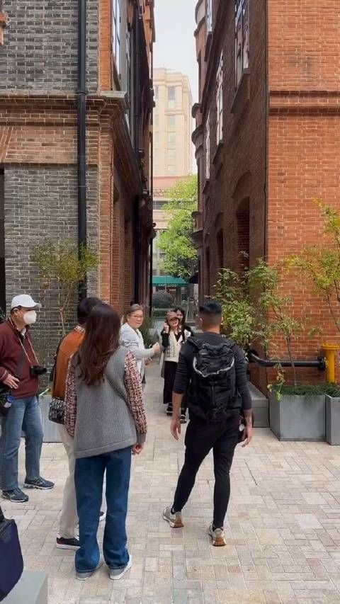 偶遇香港第一美女,都说当年她嫁给何超琼的前夫只为钱……