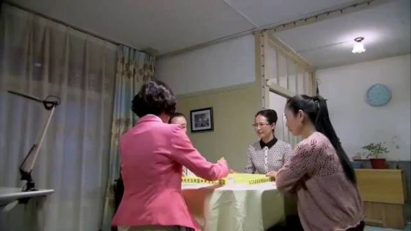 妻子沉迷打麻将，连家里都不管了，丈夫带孩子杀上门……