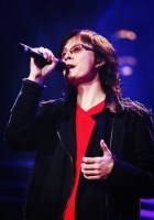 著名歌手唐磊一针见血指出五月天假唱……