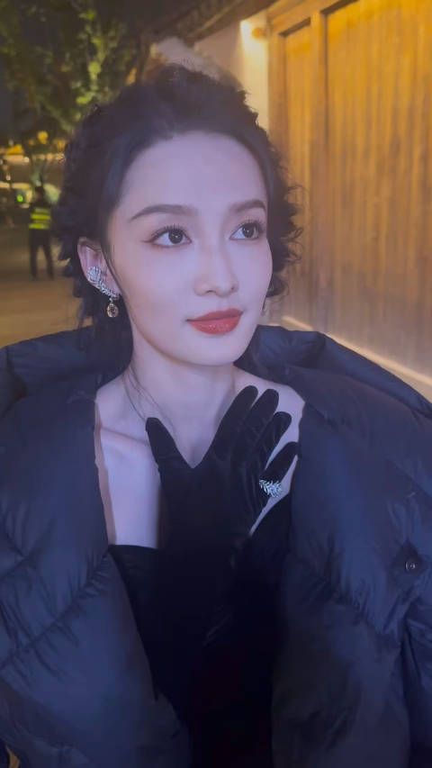 李沁美得像个假人