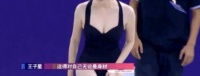 她因身体发育过“猛”，无奈退出国家游泳队，却被不知名导演看中一夜成名