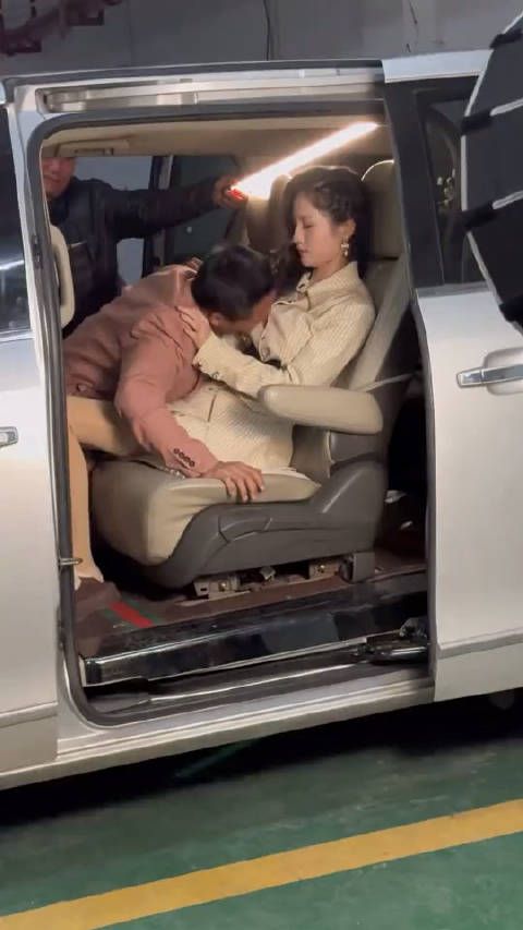 这女演员太拉夸了
